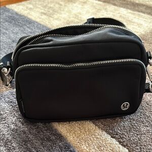 lululemon athletica crossbody Belt Bag Sleek. Black/silver